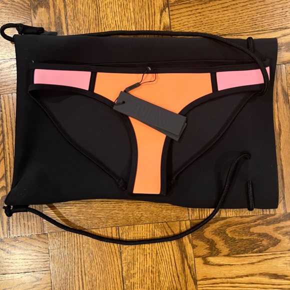 TRIANGL iconic style neoprene bikin with neoprene drawstring bag - Picture 6 of 14